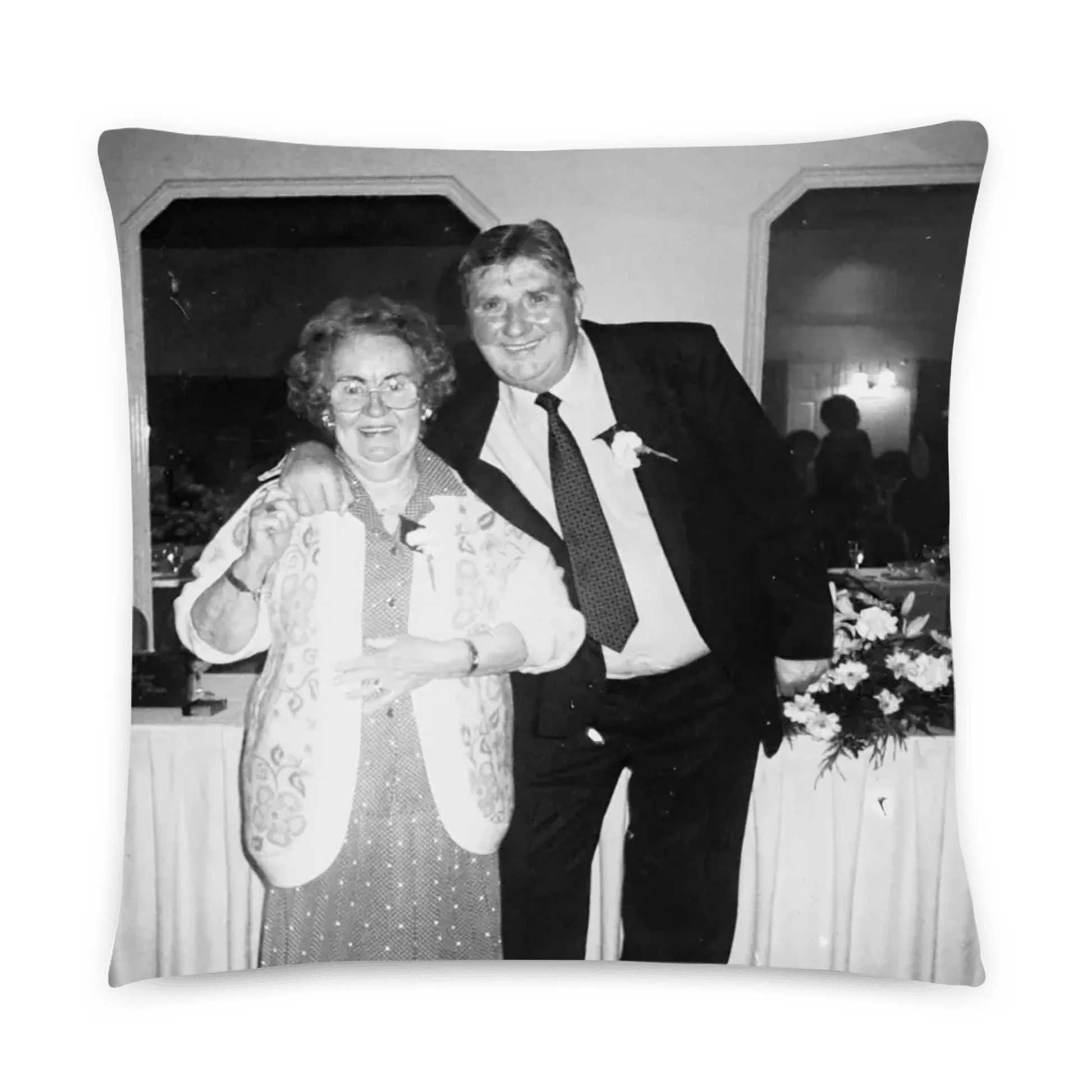 05_22x22_basicpillow_default_base_whitebg